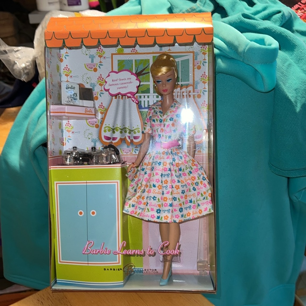 Retro Barbie Learns to Cook Doll Retro Doll and Outfit NRFB - Picture 5 of 5